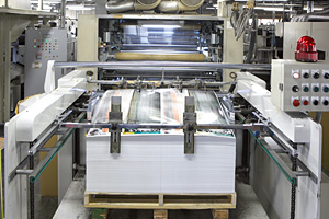 太陽堂成晃社の印刷機械：　UVラミコート機（日本・ハママツ製作所製）